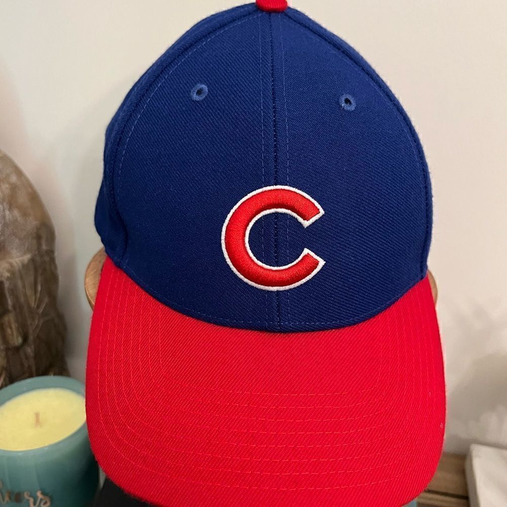 Men’s EUC Chicago Cubs Twins Enterprises wool blend adjustable hat.